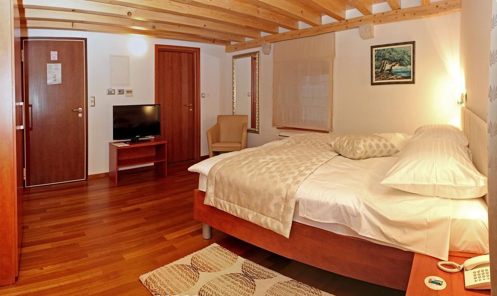 Hotel Monika Trogir Dış mekan fotoğraf