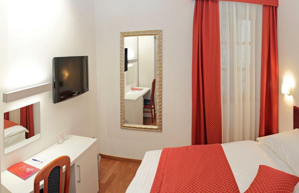 Hotel Monika Trogir Oda fotoğraf